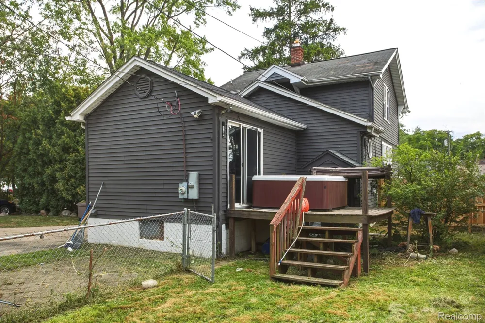 1791 E Saratoga Street Ferndale City, MI 48220