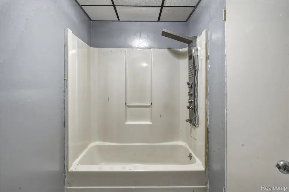 1791 E Saratoga Street Ferndale City, MI 48220