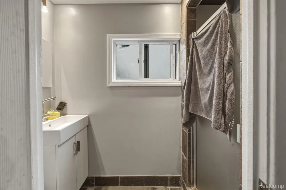 1791 E Saratoga Street Ferndale City, MI 48220