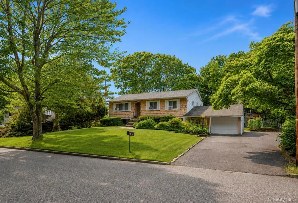 35 Hart Street Port Jefferson Station, NY 11776