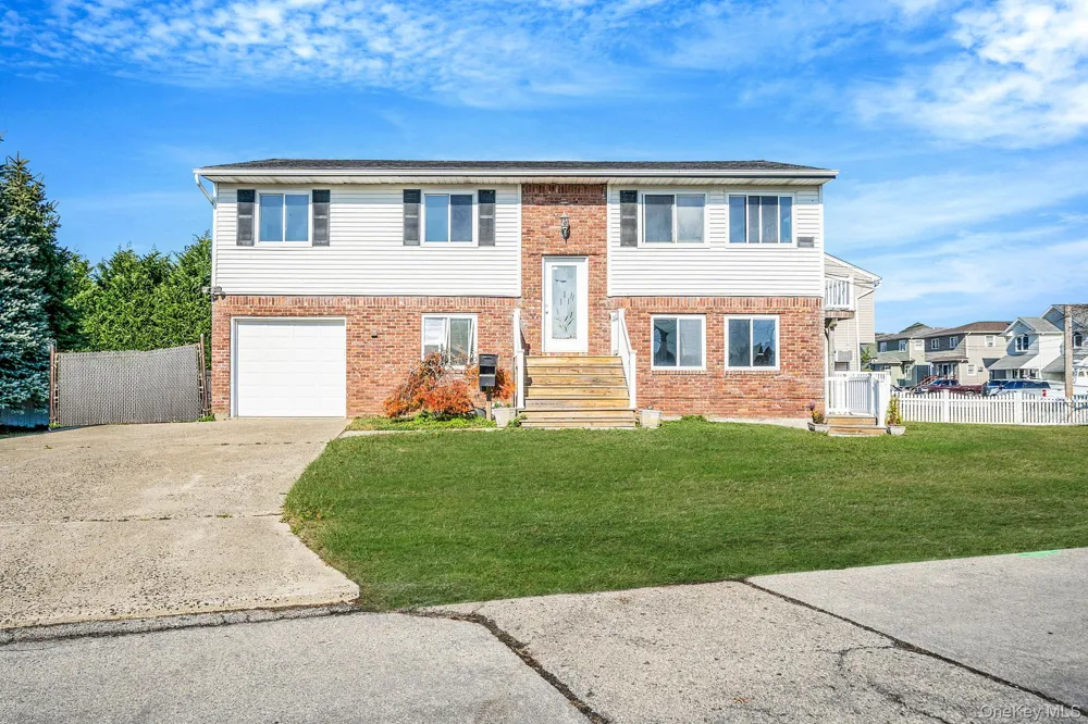 4 Bay Place Lindenhurst, NY 11757