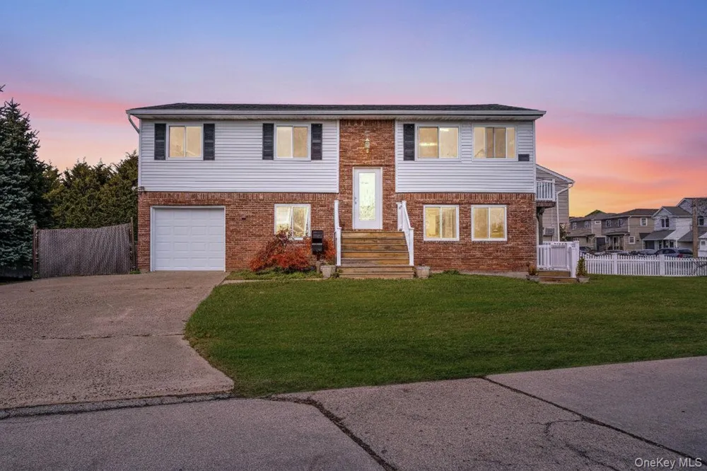 4 Bay Place Lindenhurst, NY 11757