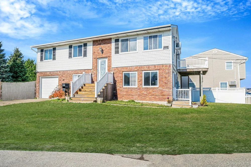 4 Bay Place Lindenhurst, NY 11757