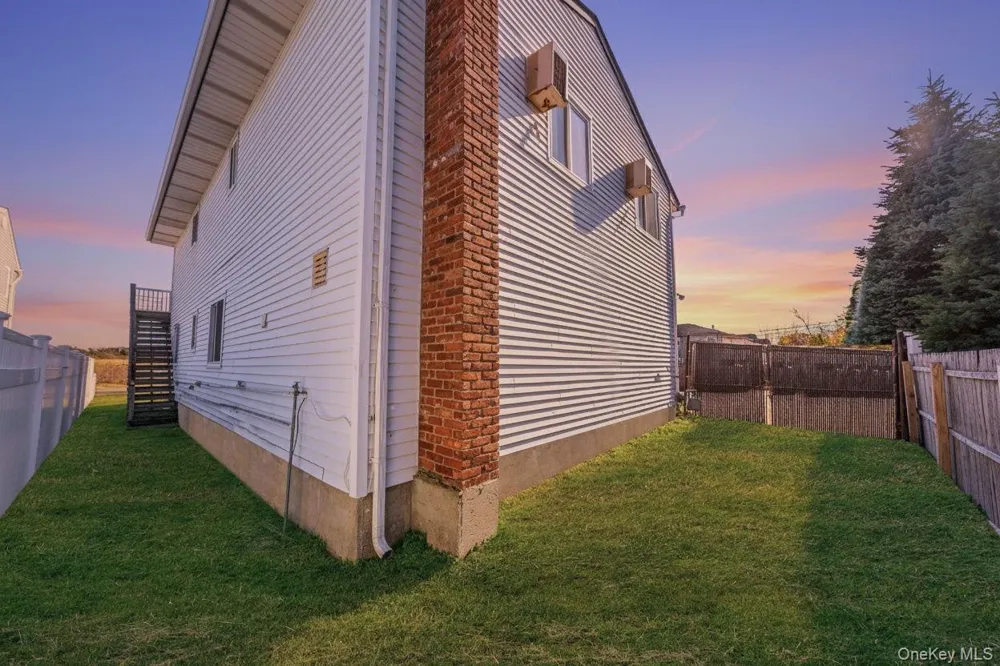 4 Bay Place Lindenhurst, NY 11757