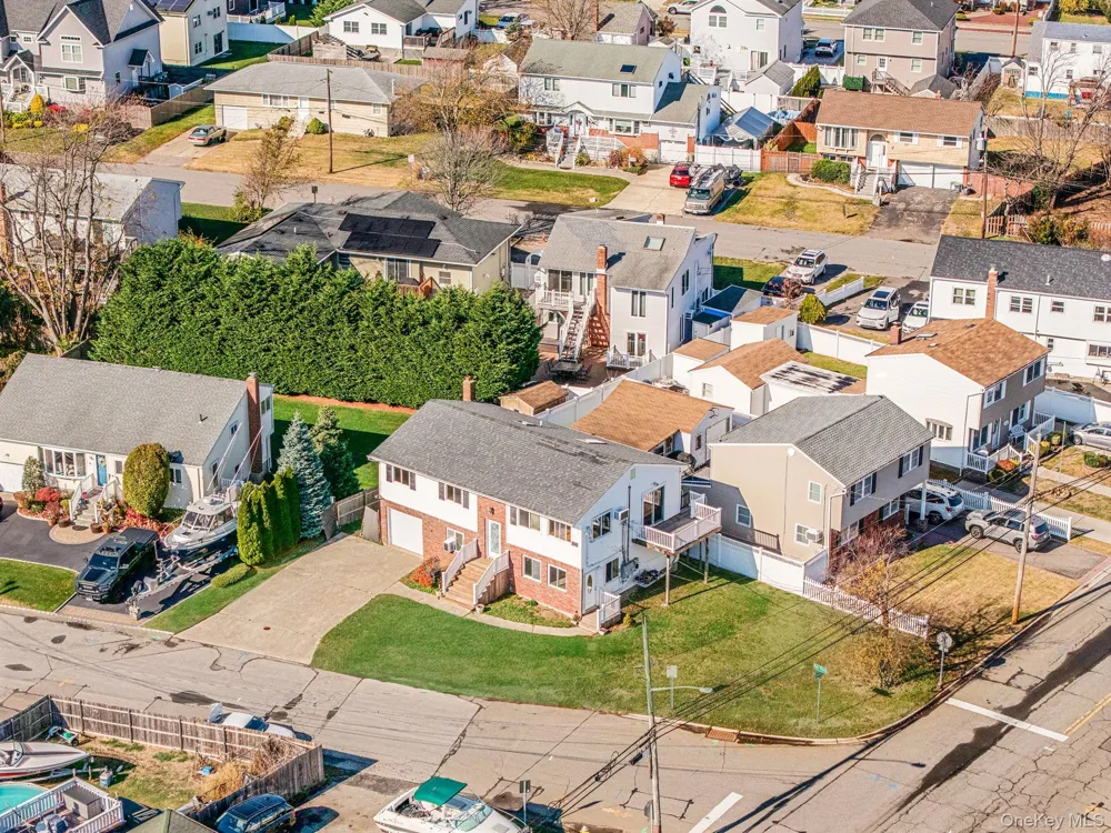 4 Bay Place Lindenhurst, NY 11757