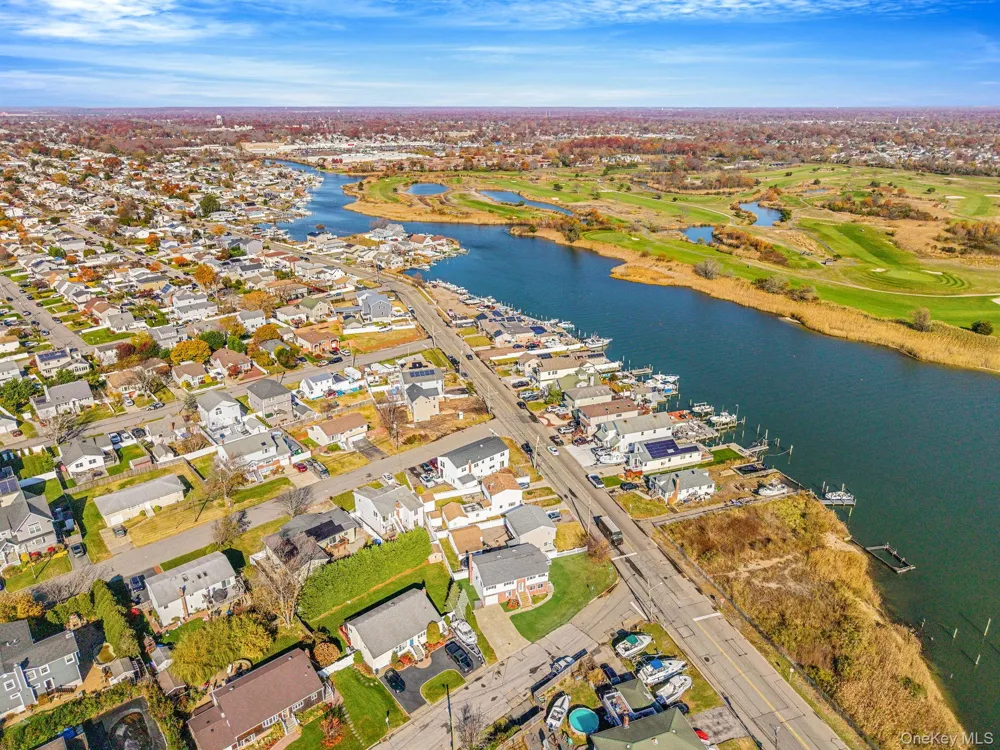 4 Bay Place Lindenhurst, NY 11757