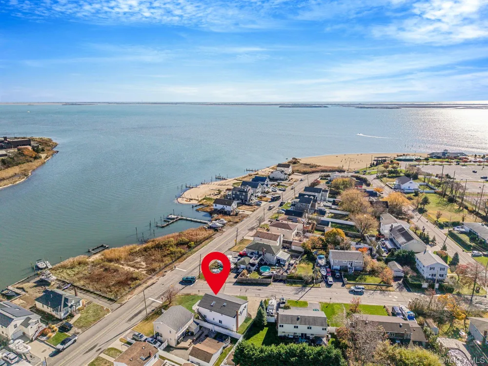 4 Bay Place Lindenhurst, NY 11757
