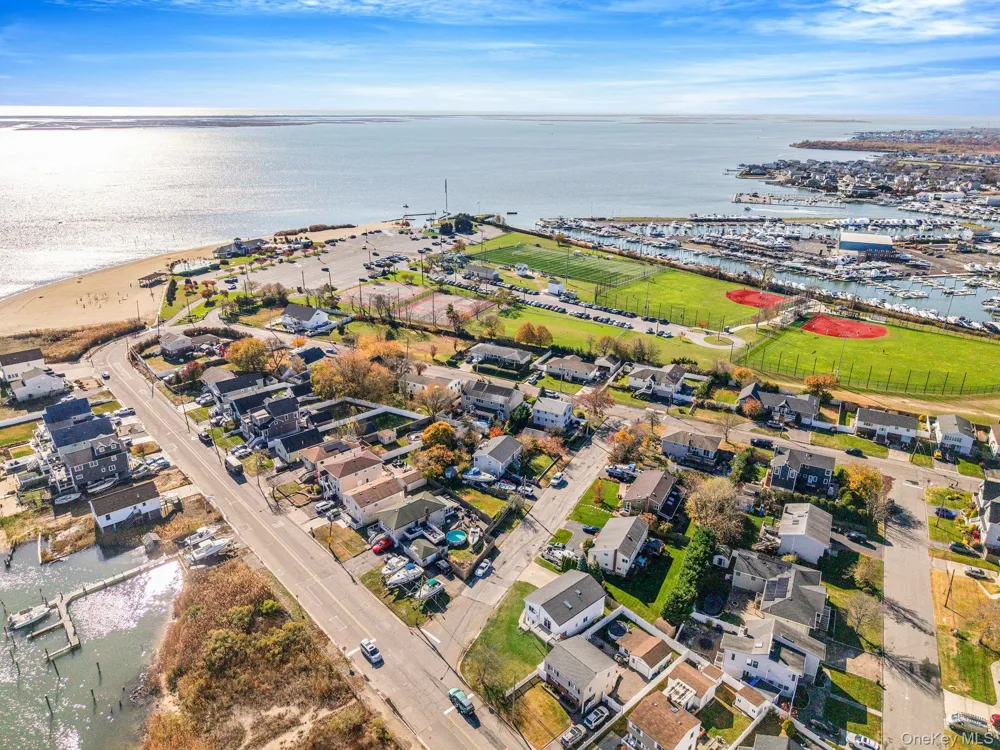 4 Bay Place Lindenhurst, NY 11757