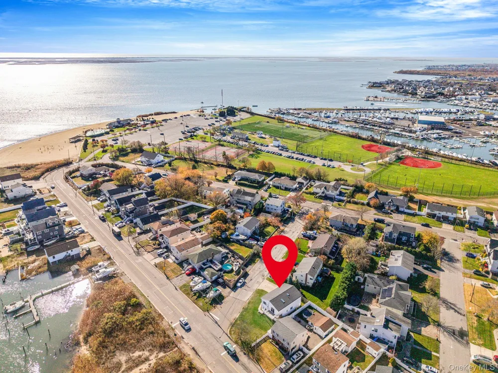 4 Bay Place Lindenhurst, NY 11757
