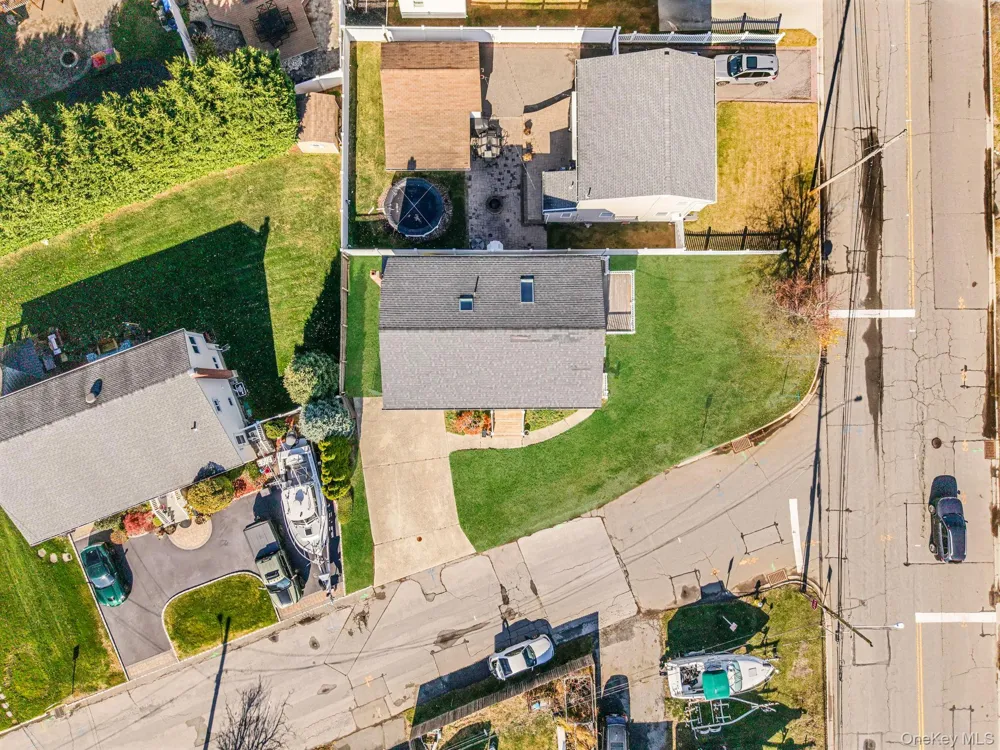 4 Bay Place Lindenhurst, NY 11757