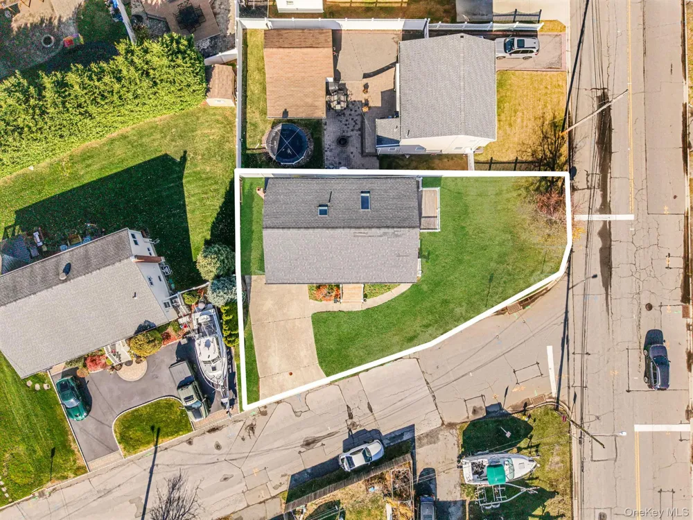 4 Bay Place Lindenhurst, NY 11757