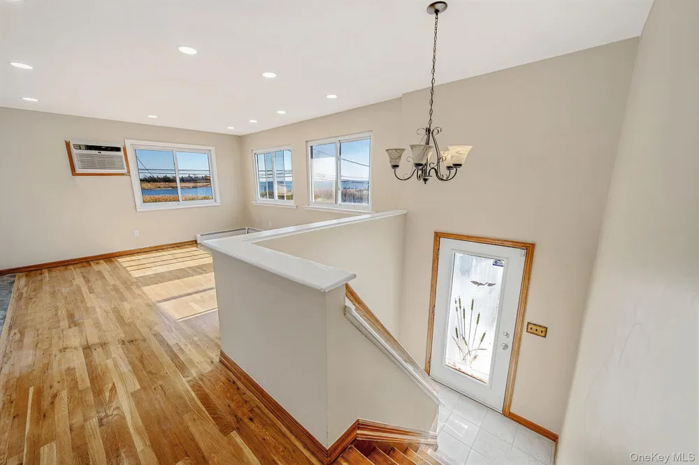 4 Bay Place Lindenhurst, NY 11757