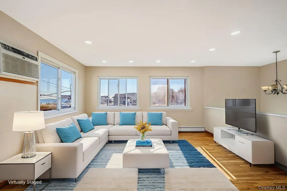 4 Bay Place Lindenhurst, NY 11757