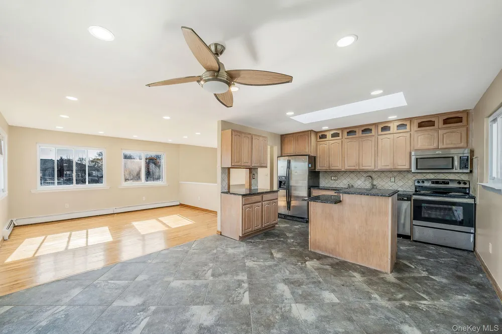 4 Bay Place Lindenhurst, NY 11757