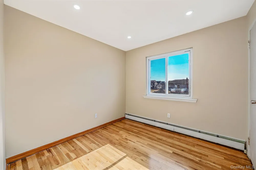 4 Bay Place Lindenhurst, NY 11757
