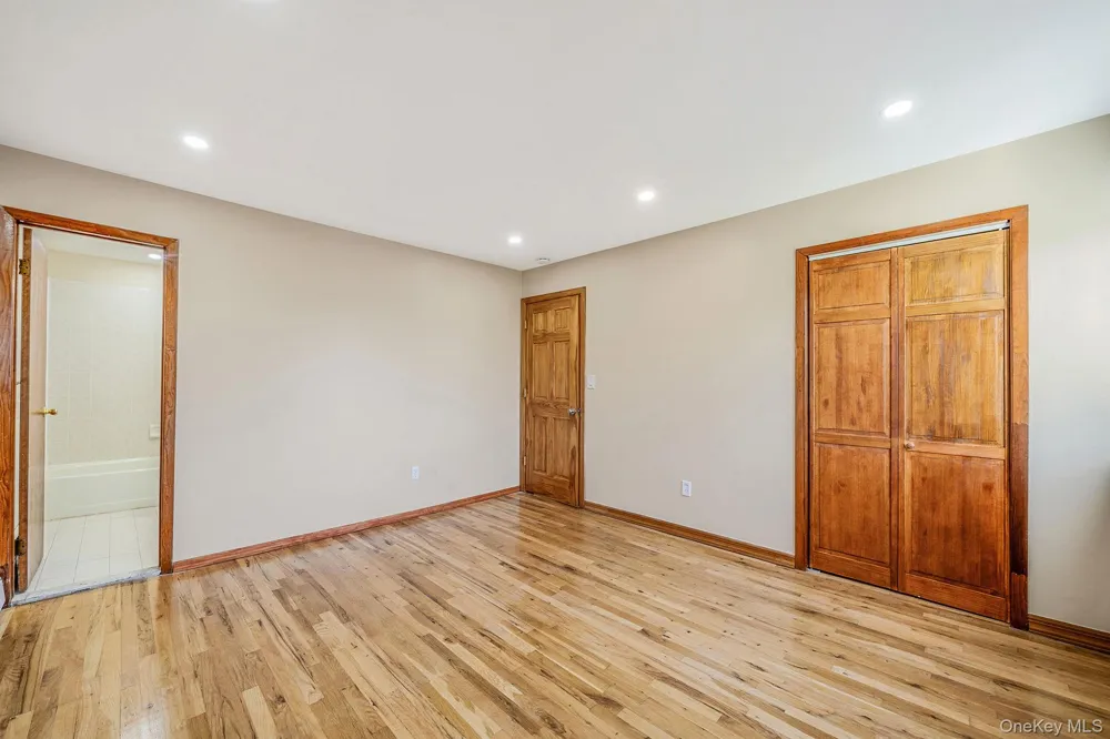 4 Bay Place Lindenhurst, NY 11757