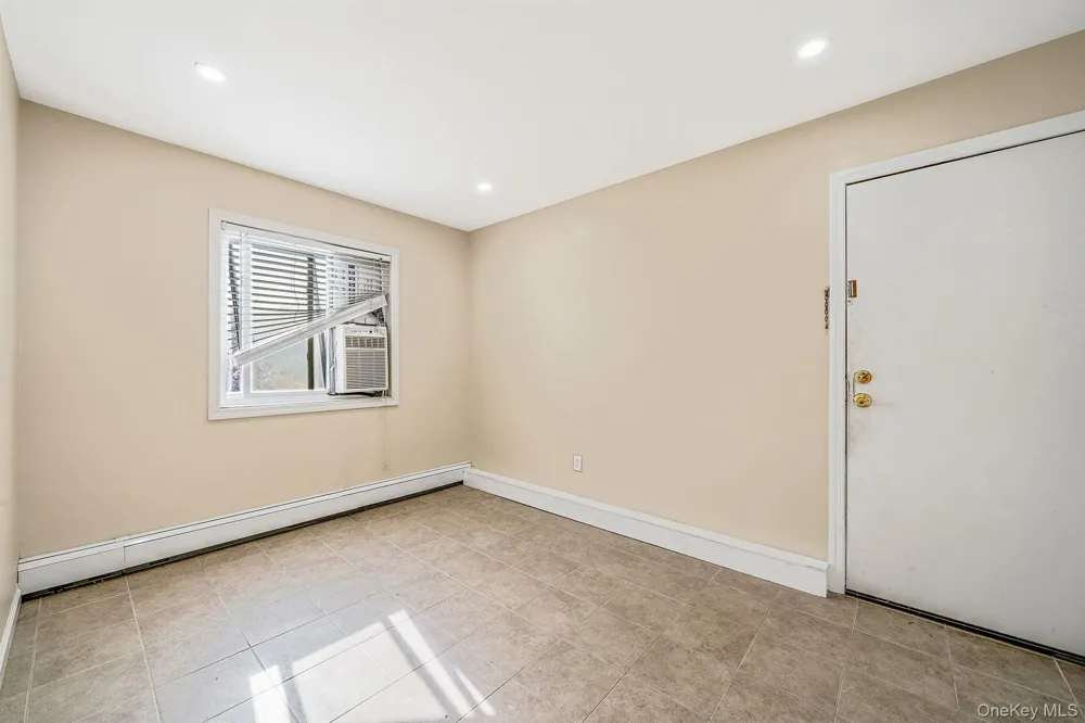 4 Bay Place Lindenhurst, NY 11757