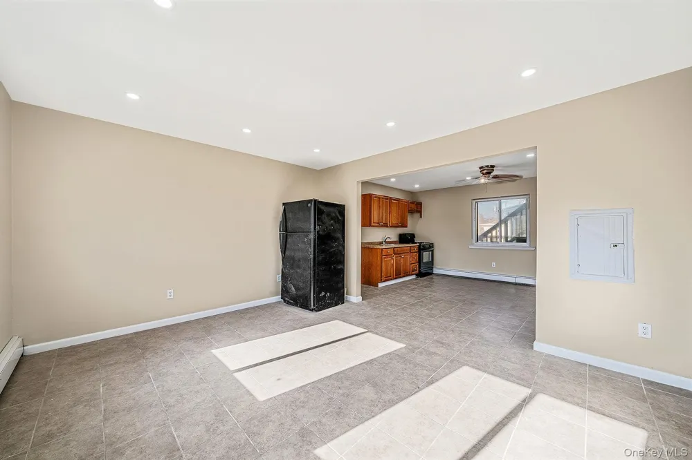 4 Bay Place Lindenhurst, NY 11757