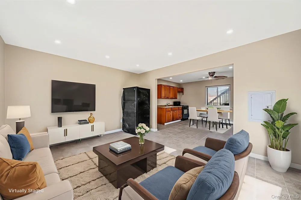 4 Bay Place Lindenhurst, NY 11757