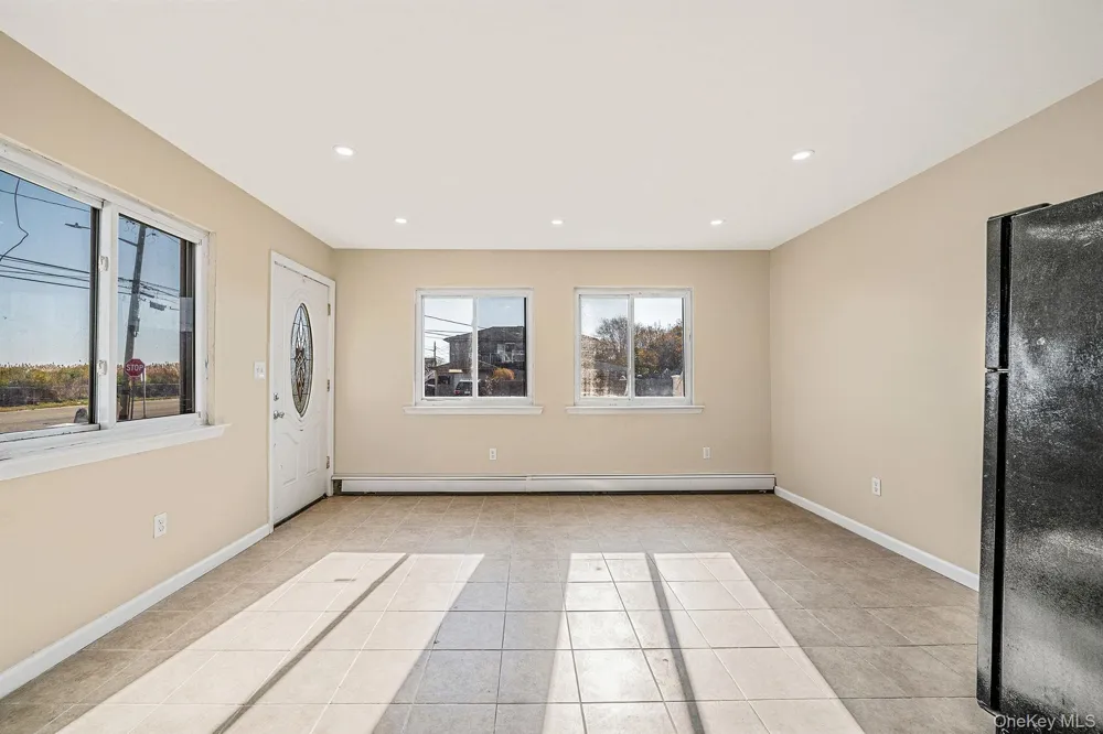 4 Bay Place Lindenhurst, NY 11757