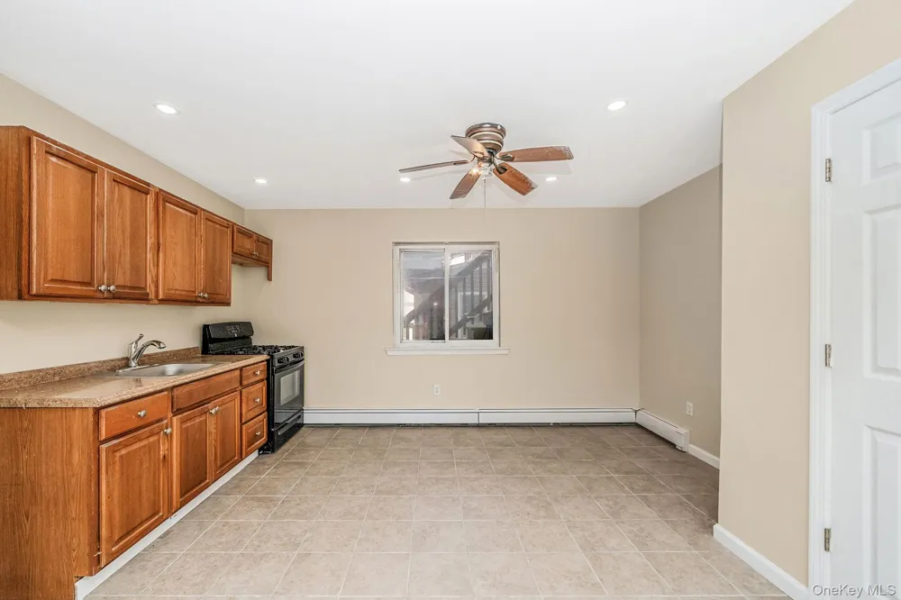 4 Bay Place Lindenhurst, NY 11757