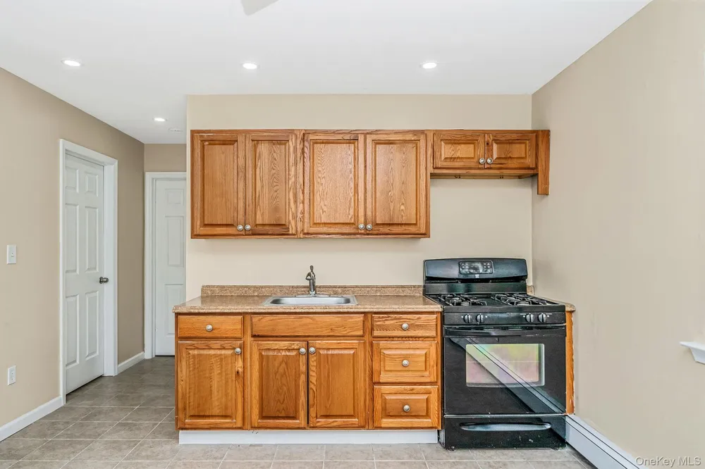 4 Bay Place Lindenhurst, NY 11757