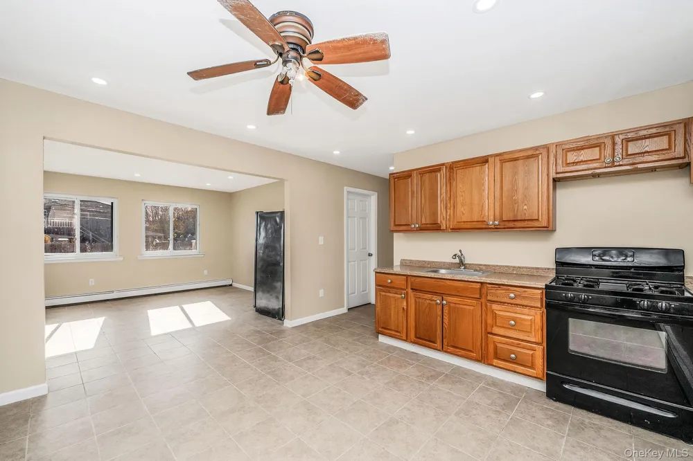 4 Bay Place Lindenhurst, NY 11757