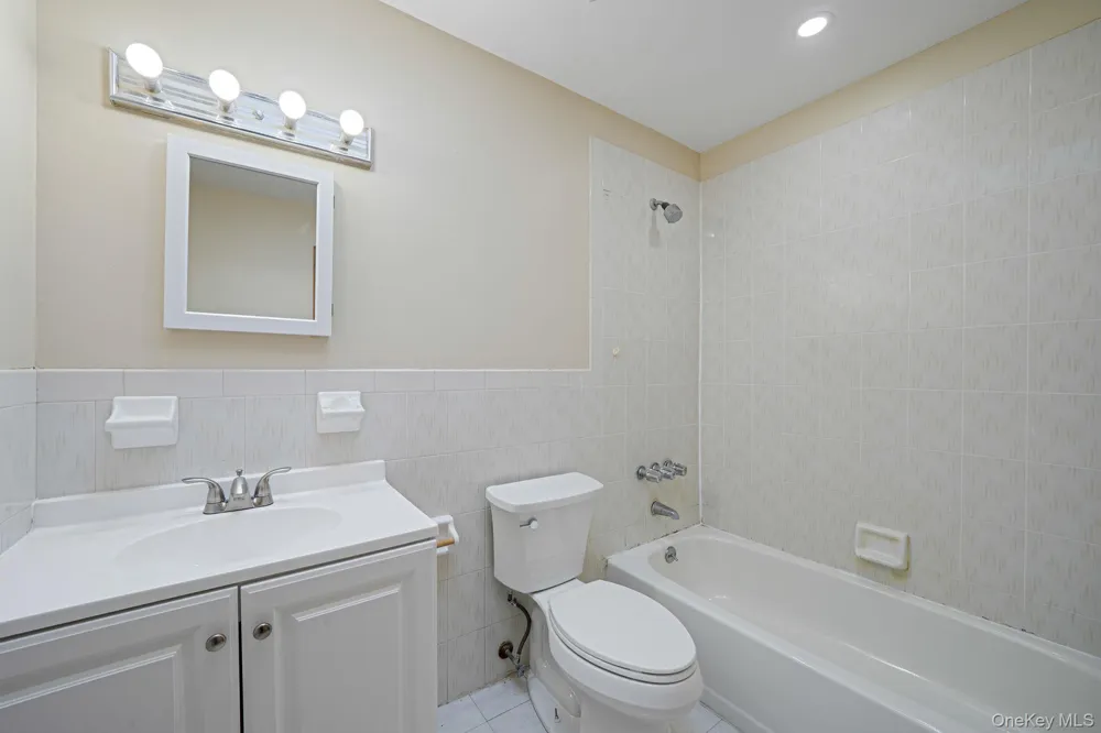 4 Bay Place Lindenhurst, NY 11757