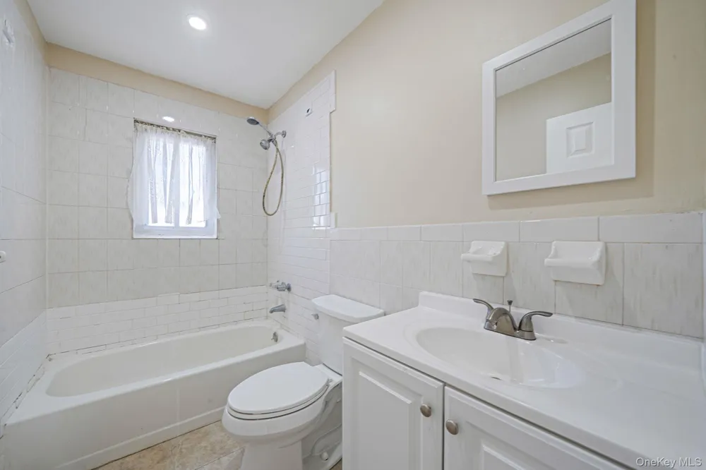 4 Bay Place Lindenhurst, NY 11757
