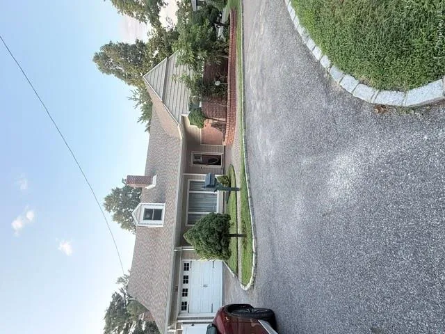 164 E Rockaway Road Hewlett, NY 11557