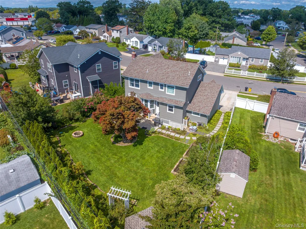25 Bentley Road Plainview, NY 11803