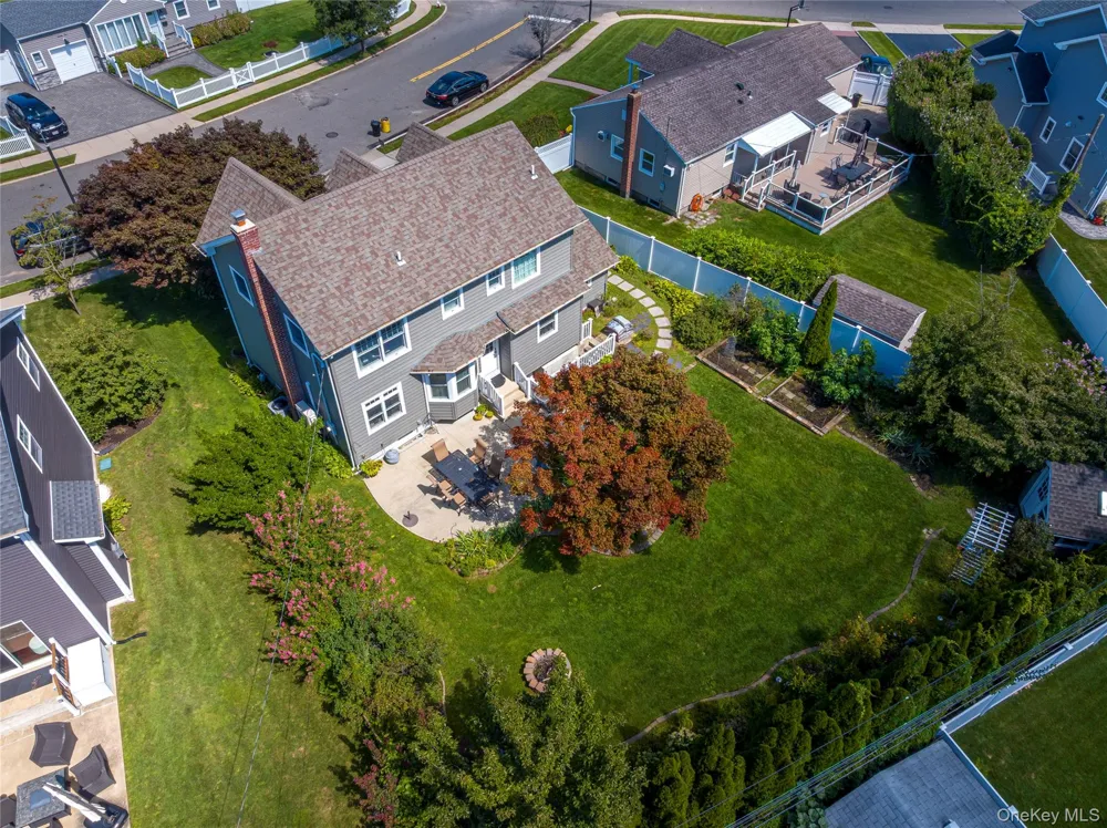 25 Bentley Road Plainview, NY 11803