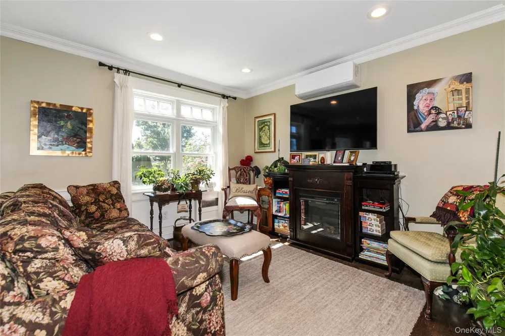 25 Bentley Road Plainview, NY 11803