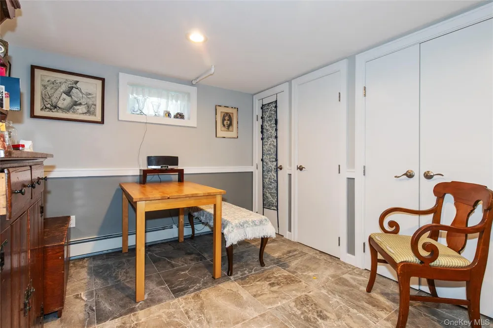 25 Bentley Road Plainview, NY 11803