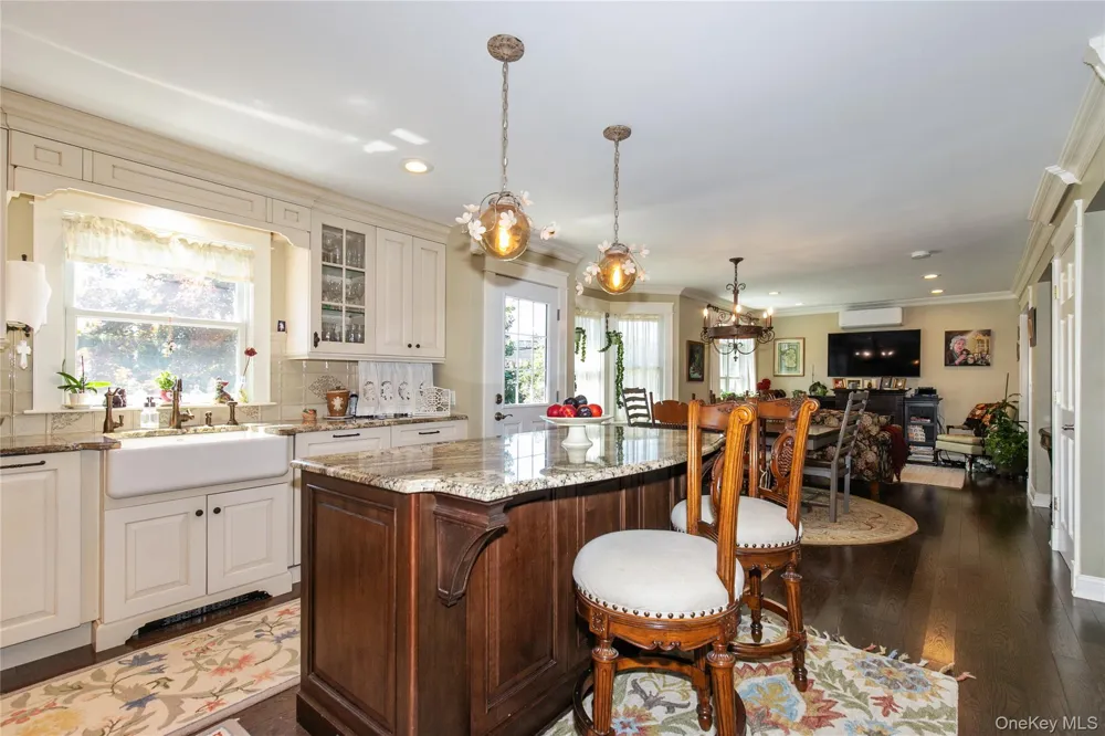25 Bentley Road Plainview, NY 11803
