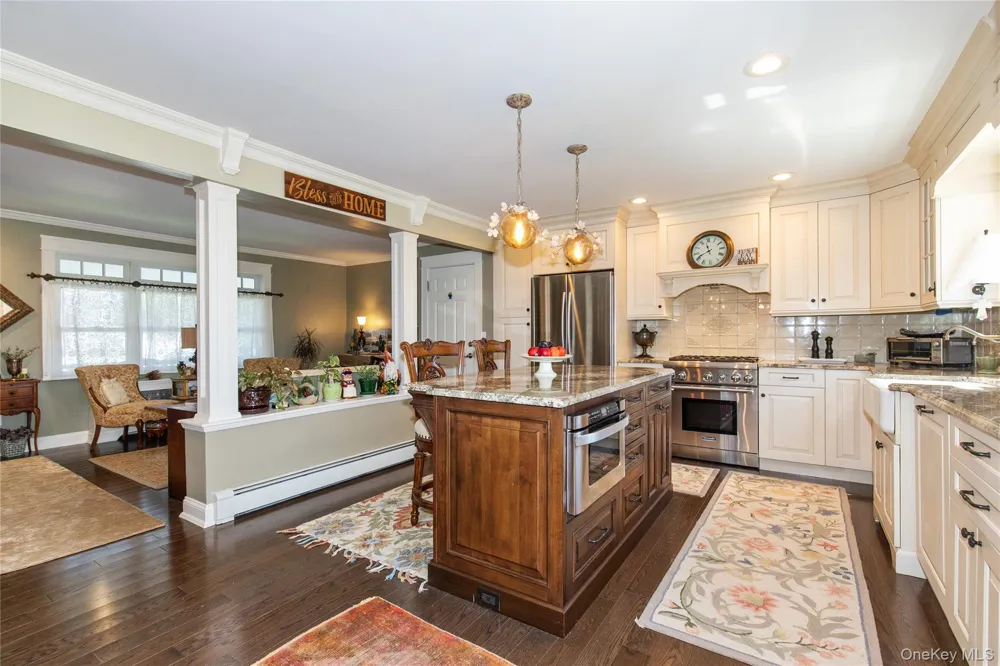25 Bentley Road Plainview, NY 11803