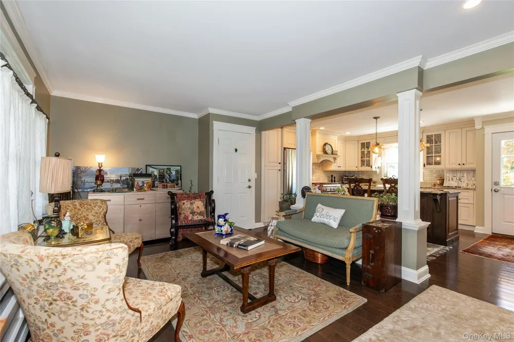 25 Bentley Road Plainview, NY 11803