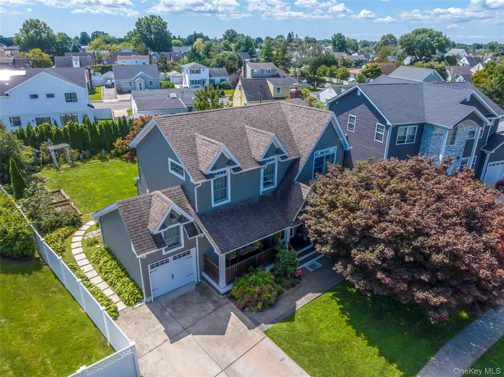 25 Bentley Road Plainview, NY 11803
