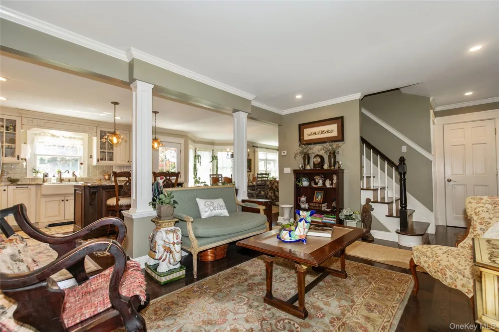 25 Bentley Road Plainview, NY 11803