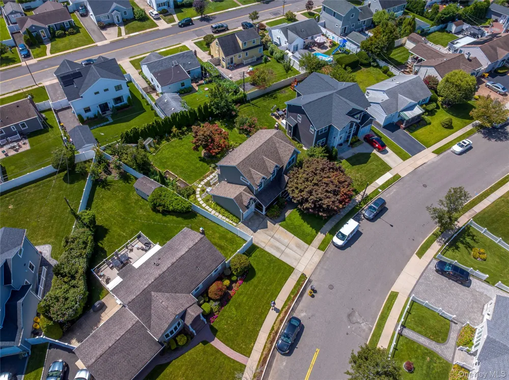 25 Bentley Road Plainview, NY 11803