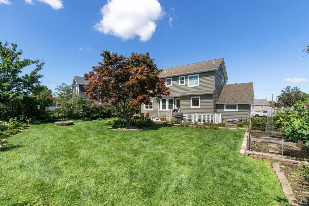 25 Bentley Road Plainview, NY 11803
