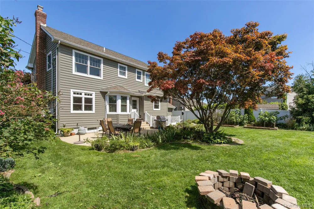 25 Bentley Road Plainview, NY 11803