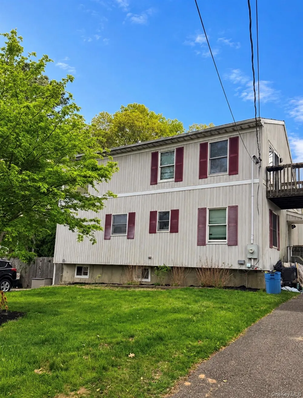 58 Iroquois Trail Ridge, NY 11961