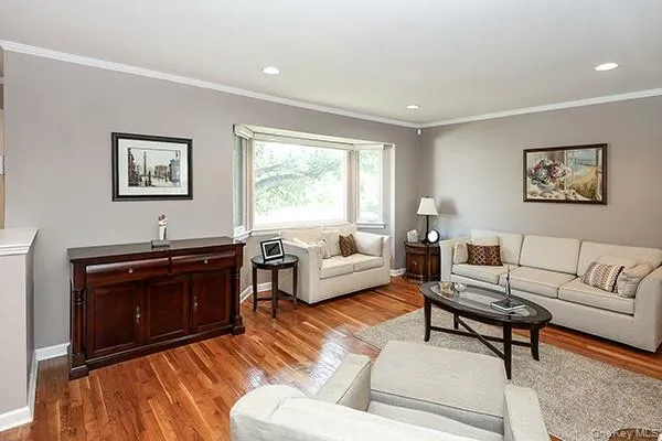 1102 Lawrence Road Bellmore, NY 11710