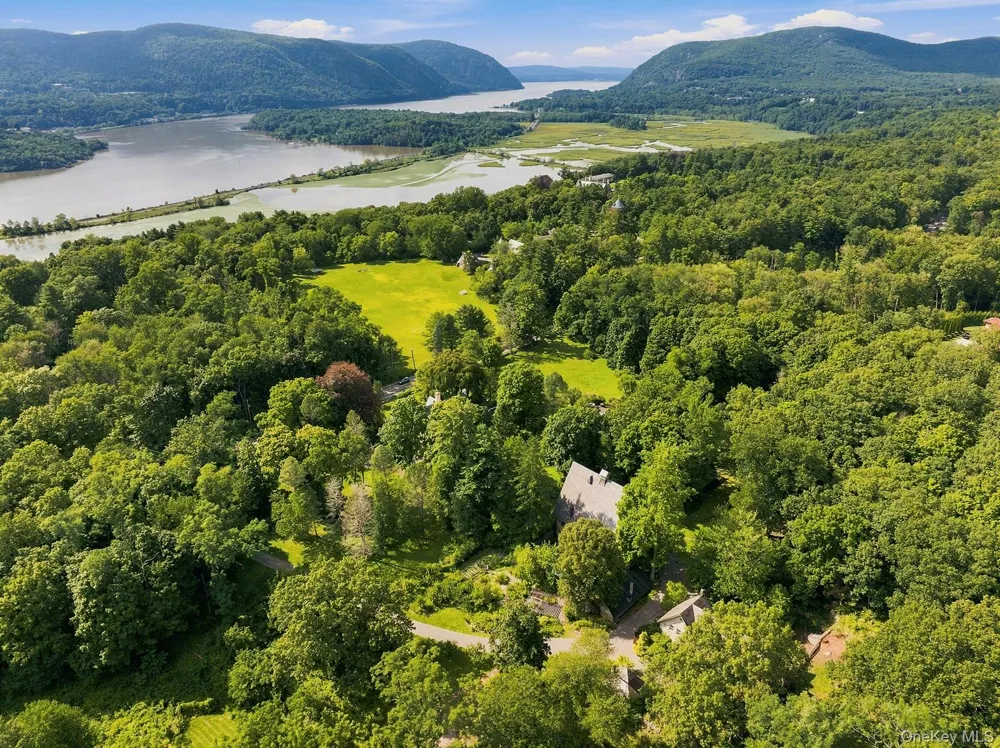 15-18 Normandy Grange Garrison, NY 10524