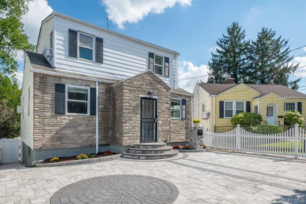 2566 Flint Avenue Bronx, NY 10475