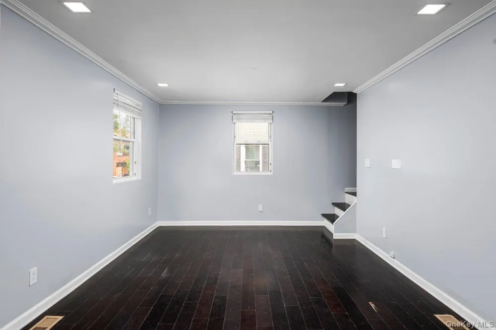 2566 Flint Avenue Bronx, NY 10475