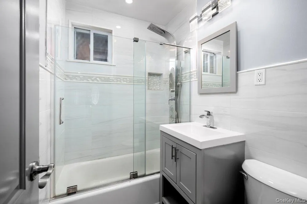 2566 Flint Avenue Bronx, NY 10475