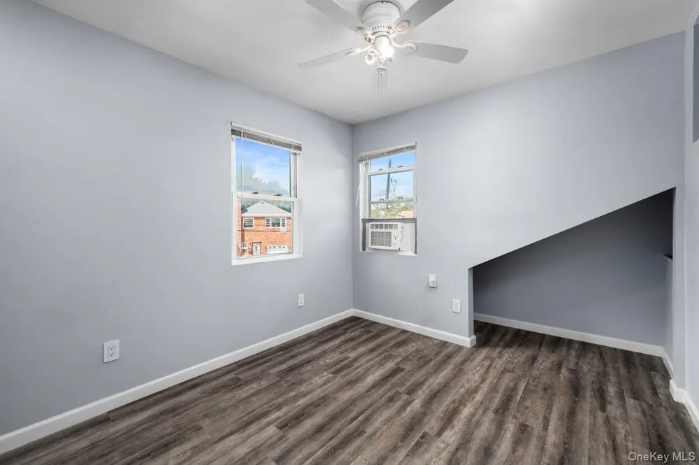 2566 Flint Avenue Bronx, NY 10475