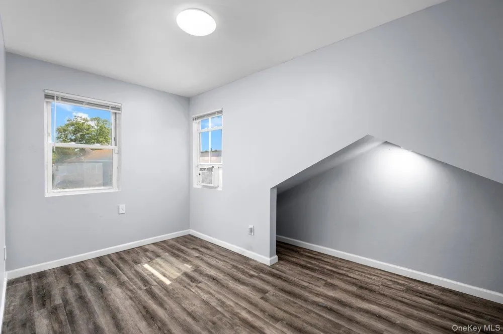 2566 Flint Avenue Bronx, NY 10475